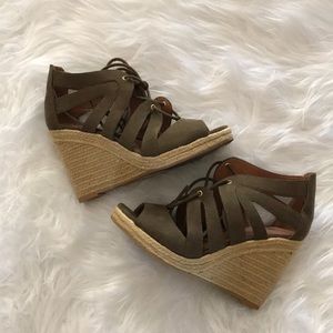 💚Olive Green H&M Wedge Heels💚